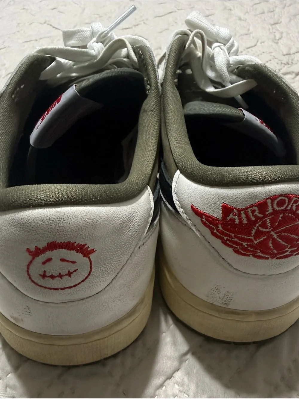 Travis Scott x Air Jordan 1 Low OG SP médium olive and white-  Low-Top Sneakers